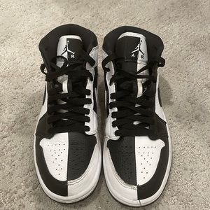 Women’s Air Jordan 1 Mid “Split” (Black/White)